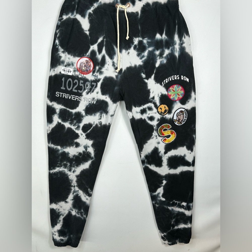 Strivers Row continental logo patch tie-dye sweatpants in almond oil